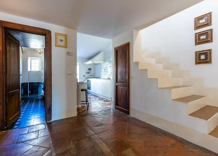 Attico Spazioso Ed Elegante A Santa Maria Maggiore דירה רומא